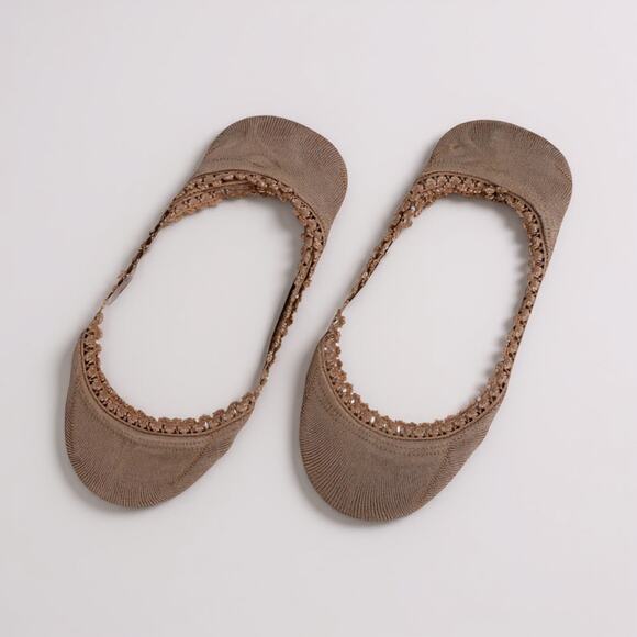 HUE Lace Trim Liner Socks – 2 Pair Pack (Nude) - Picture 3 of 5